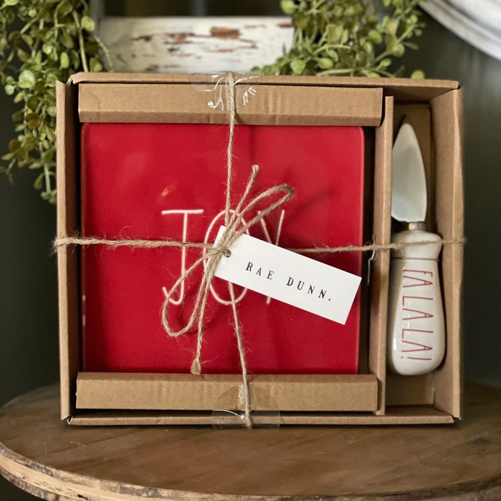 Rae Dunn LL Red JOY Cheese plate w/ FA LA LA Knife